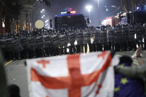 Starcia protestujących z policją w Tblisi, 8 marca