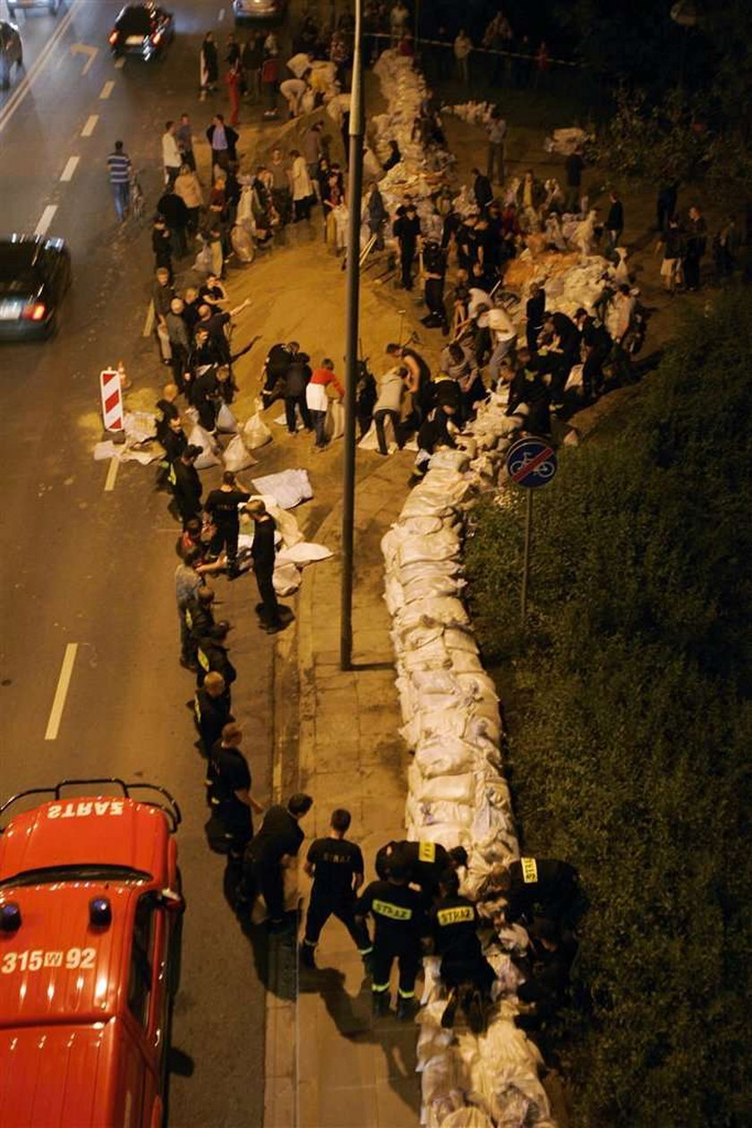 Alarm w stolicy! Wały przeciekają! FOTO