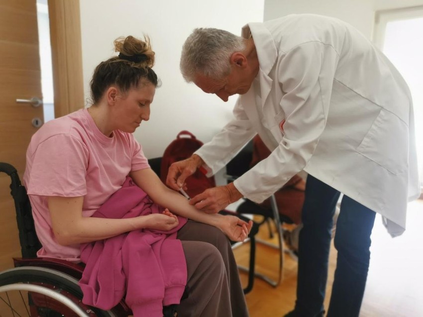 Pčelinji otrov najviše pomaže pacijentima sa neuromišićnim bolestima