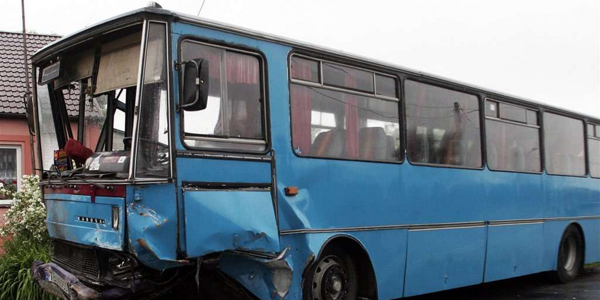 Wypadek autobusu, 7 dzieci rannych