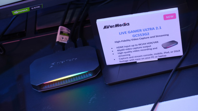 AVerMedia LiveGamer Ultra 2.1 GC553G2 to zewnętrzne urządzenie do przechwytywania obrazu, idealne dla streamerów grających na PS5 i XSX. 