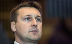 Poseł Zbonikowski złoży mandat? "Super Express": Niechętnie przystał na stanowisko w państwowej spółce