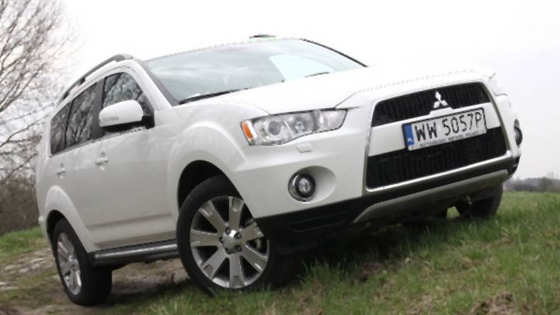 Mitsubishi Outlander 2.2 DID oszczędny SUV