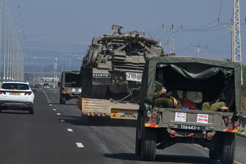Un convoi al armatei israeliene lângă granița cu Libanul.  17 octombrie 2023