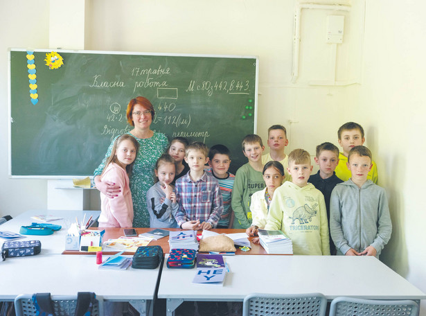 Oksana Kolesnyk dyrektorka szkoły ukraińskiej w Warszawie. Wcześniej pracowała w szkole podstawowej w Czernichowie