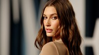 Hailey Bieber elképesztően jó anya a szakértő szerint, egy dologgal kapcsolatban azonban figyelmezteti őt
