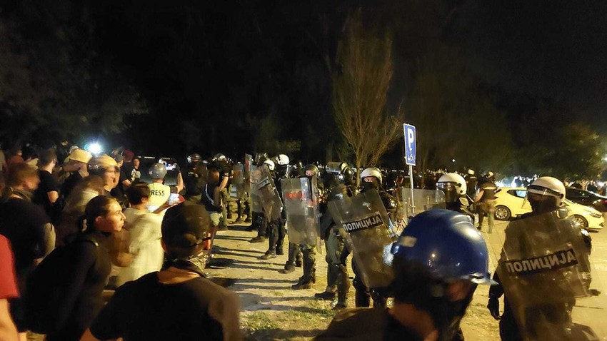 Kordon policije ispred Filozofskog fakulteta