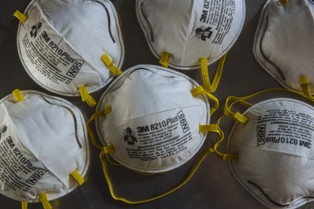 Producent masek ochronnych 3M redukuje kolejne 2 900 miejsc pracy