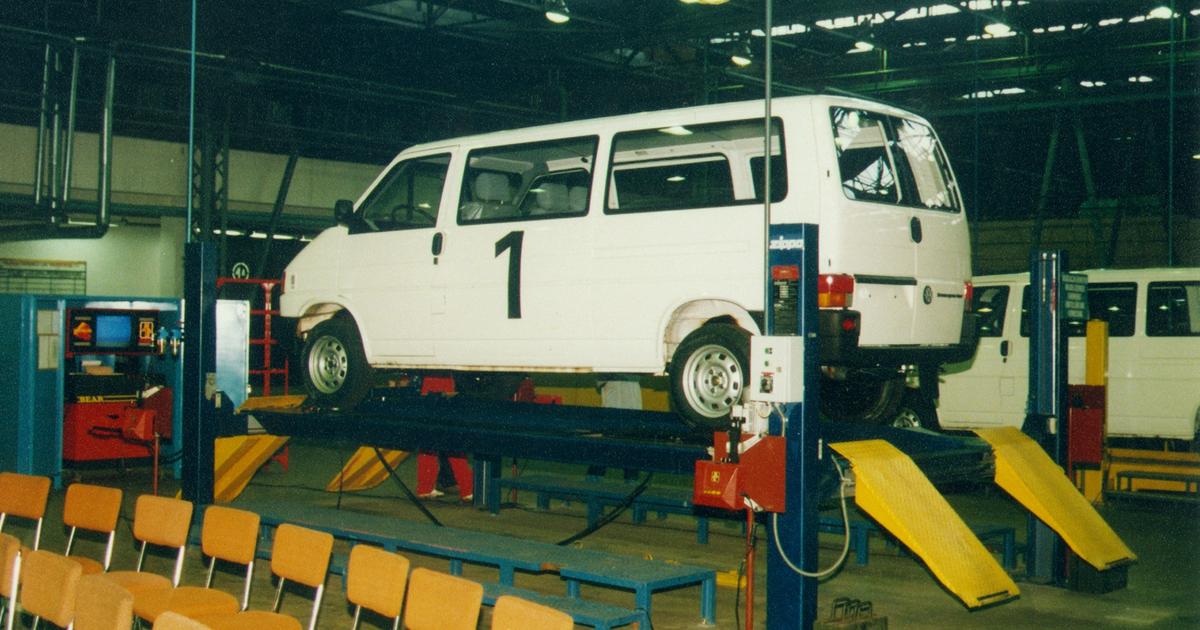  W 1993 r. 48 osób montowało tam busy Volkswagena. Dziś to największy producent w Polsce