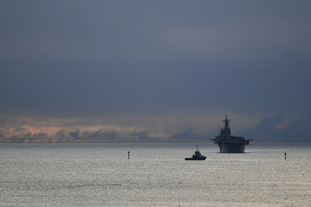 USS Kearsarge wpływa do portu w Gdyni
