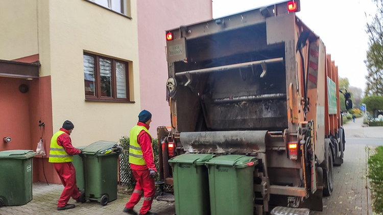 Mieszkańcy gminy Bełchatów zapłacą dużo mniej za wywóz śmieci 