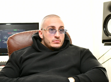 "JEDNA JE TEŽE POVREĐENA, DRUGA JE BOLJA!" Vuk Mob se oglasio nakon hospitalizacije