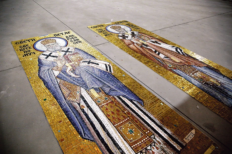 Pored radova na mozaiku, u toku je i izrada tri ikonostasa