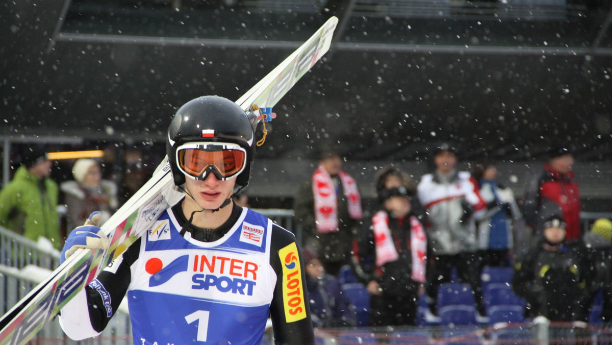 Kamil Stoch, Piotr Żyła, Krzysztof Miętus, Maciej Kot oraz Tomasz Byrt. To pięciu Polaków, którzy jutro przed południem polecą samolotem do Dortmundu. W piątek w Willingen zaczyna się FIS Team Tour - cykl konkursów na niemieckich skoczniach. Po Willingen Polacy skakac będą w Klingenthal i na mamucie w Oberstdorfie.