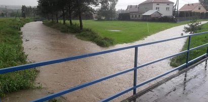 Burze i powódź w okolicach Jasła. Woda porwała mężczyznę FILM