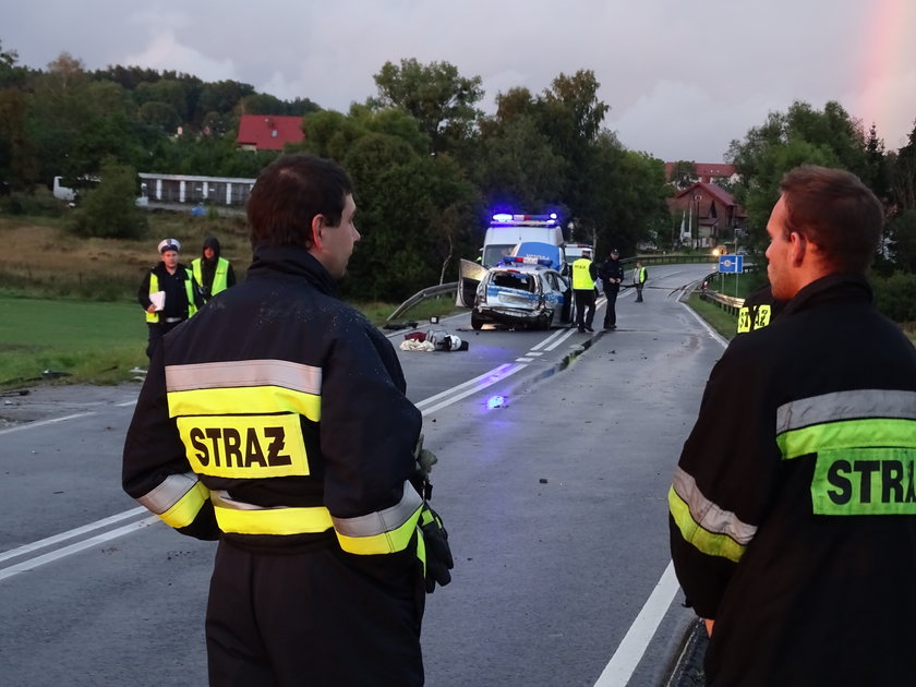 Policjant z Olsztyna doprowadził do śmiertelnego wypadku wpadając radiowozem w grupę motocyklistów