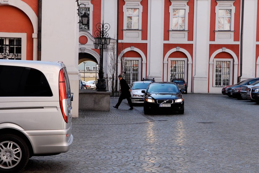 Były prezydent nadal jeździ służbowym autem