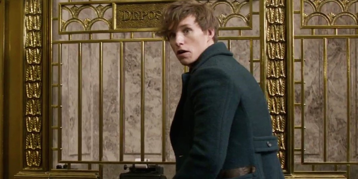 Eddie Redmayne jako Newt Scamander w nowej serii J.K. Rowling