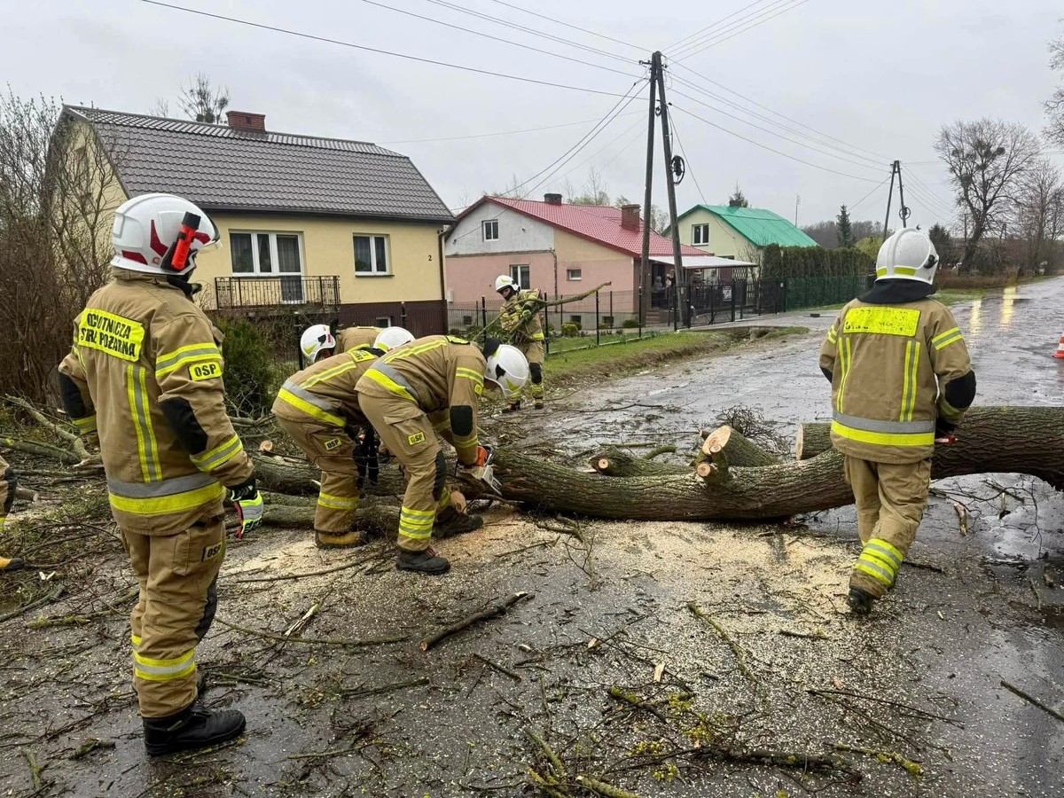 Wichury nad Polską nie ustają. IMGW ostrzega przed wiatrem do 80 km/h. Kiedy odpuści?