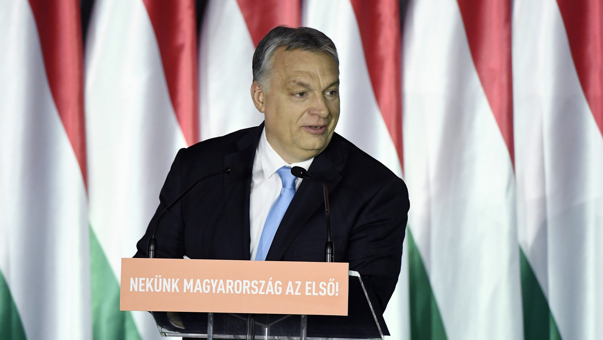 Siedmiopunktowy program walki z imigracją przedstawił premier Węgier i szef konserwatywnej partii rządzącej Fidesz Viktor Orban, prezentując program swej formacji przed wyborami do Parlamentu Europejskiego.