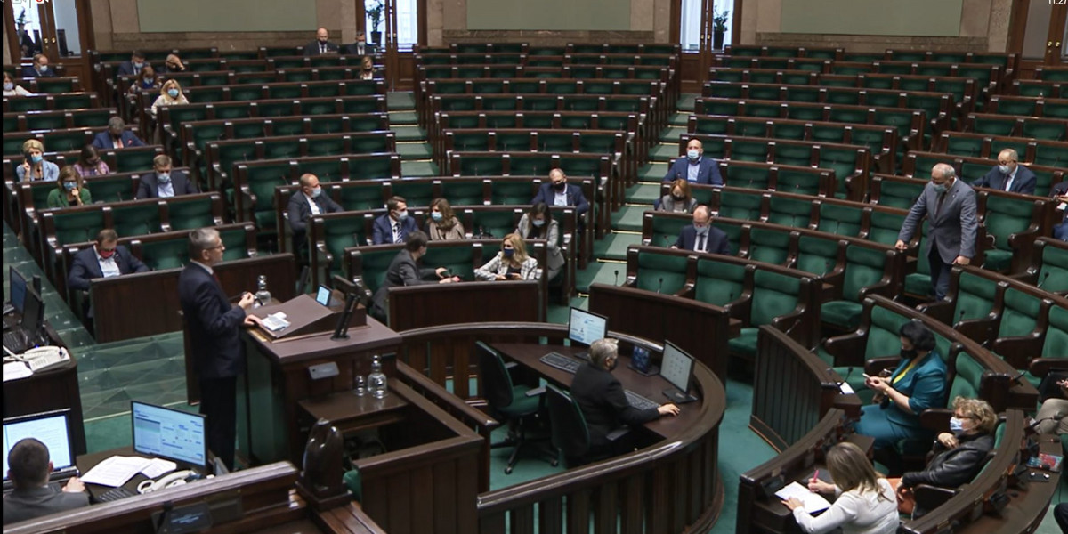 Środowa debata sejmowa o covidzie odbyła się przy niemal pustej sali. 