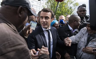 Hollande wzywa Francuzów, by w II turze wyborów głosowali na Macrona