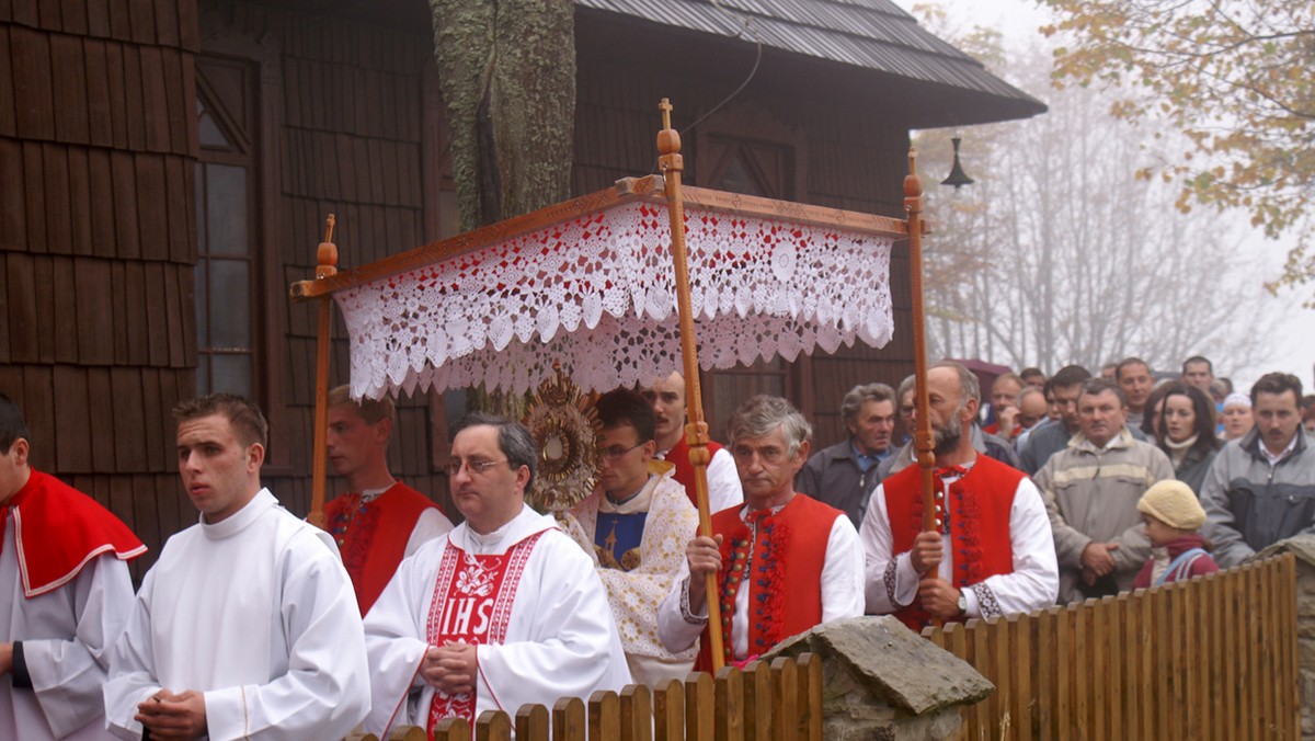 Zapraszamy do przeczytania cotygodniowego felietonu Marka Szołtyska pisanego śląską gwarą. Nasz autor jest pisarzem, publicystą, dziennikarzem, fotoreporterem, nauczycielem historii, ale przede wszystkim Ślązokiem i autorem wielu poczytnych książek o Śląsku.