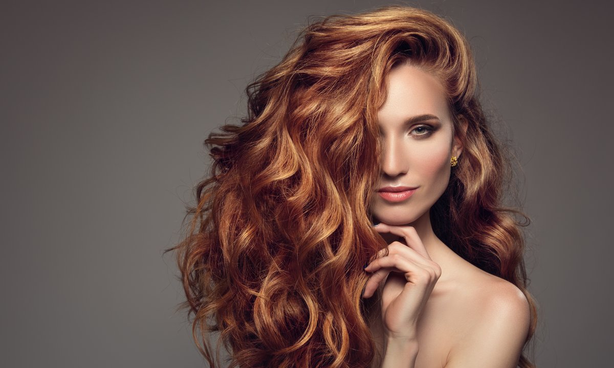 To niepozorna, a najmocniejsza wcierka na zakola. Zagęszczająca bomba z kosmiczną dawką biotyny