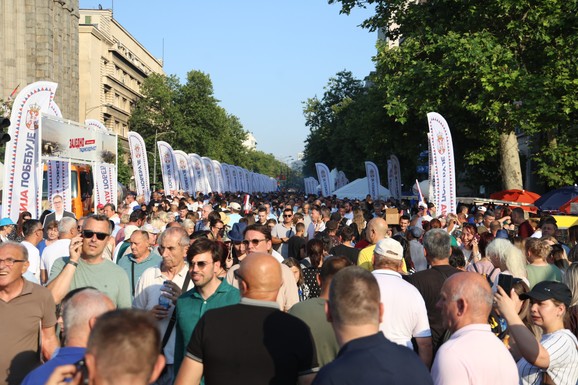 OGLASIO SE MUP: Na mitingu ispred Skupštine 207.000 građana, sve protiče bez incidenata!