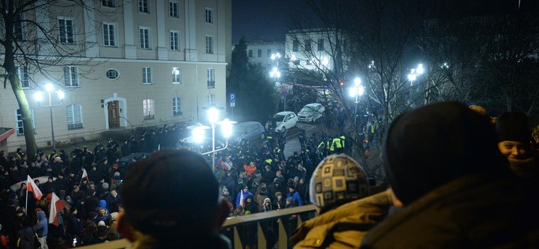 "Nikt nas w tej chwili z Sejmu nie wyrzuca". Posłowie opozycji wciąż są na sali plenarnej