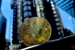 Czy bitcoin jest jak cyfrowe złoto? Raport banku UBS, październik 2021