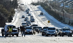 Atak zimy w USA. Gigantyczne korki, zakazy lotów...