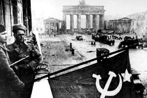 Berlin 1945 ZSRR flaga