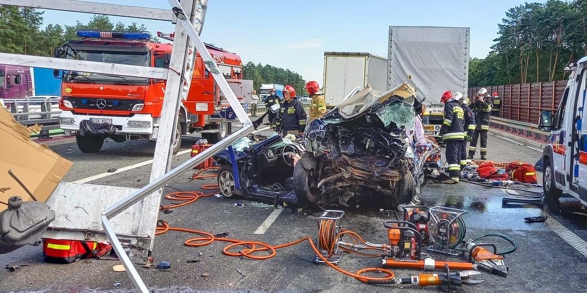 Karambol na A2. Zderzyło się osiem pojazdów 