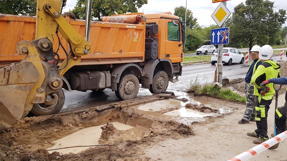 Największe olsztyńskie sypialnie bez wody. Uszkodzona magistrala wodociągowa