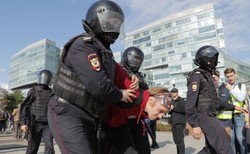 Rodzice demonstrowali w Moskwie, prokuratura chce im zabrać rocznego synka