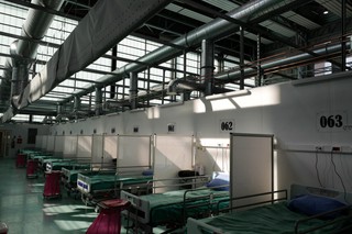 Niedzielski: Otwarte są 22 szpitale tymczasowe, łącznie jest w nich 6 tys. łóżek