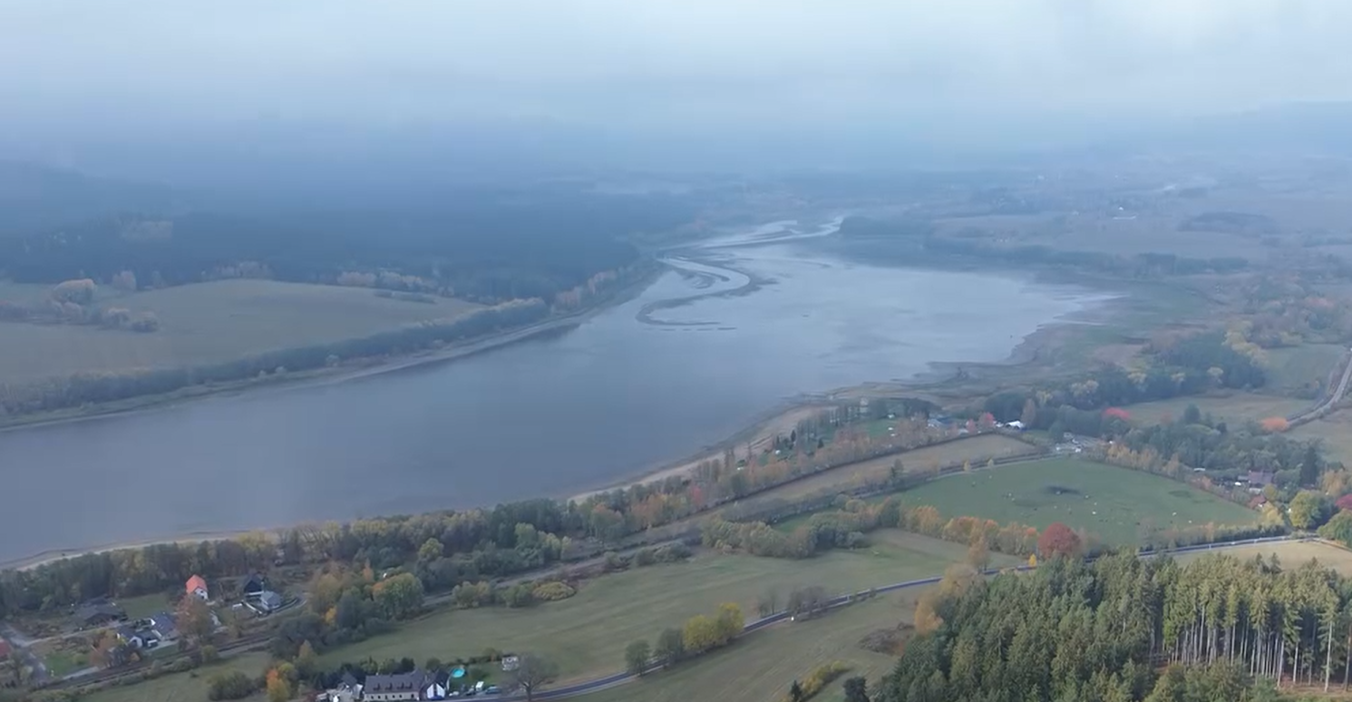 Srdce Vltavy odhalila nízka hladina priehrady.