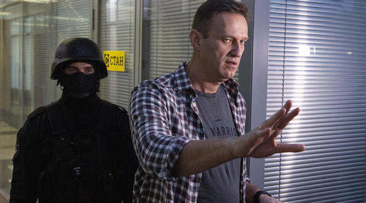 Alexej Navalnij orosz ellenzéki vezető  irodájába hatoltak be a rendőrök csöngetés helyett körfűrésszel / Fotó: MTI Szergely Ilnyickij