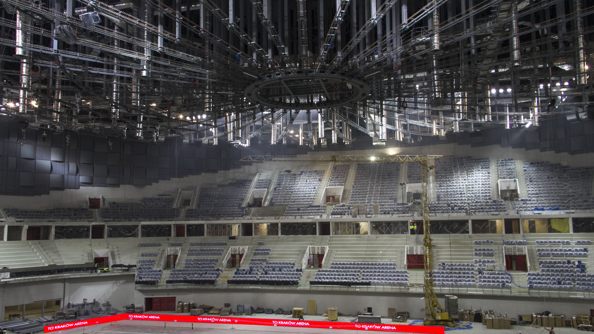 Kraków Arena miała być ukończona pod koniec marca, a wszystkie odbiory zrobione pod koniec kwietnia. Tak się jednak nie stało. Mimo to prezes Agencji Rozwoju Miasta zapewnia, że nie ma żadnego opóźnienia, a pierwsza zaplanowana impreza w hali odbędzie się zgodnie z planem. Hala ma zacząć funkcjonować z "dnia na dzień", nie jest planowane póki co żadne uroczyste otwarcie