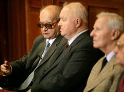 PiS i PO kłócili się, jak ukarać esbeków