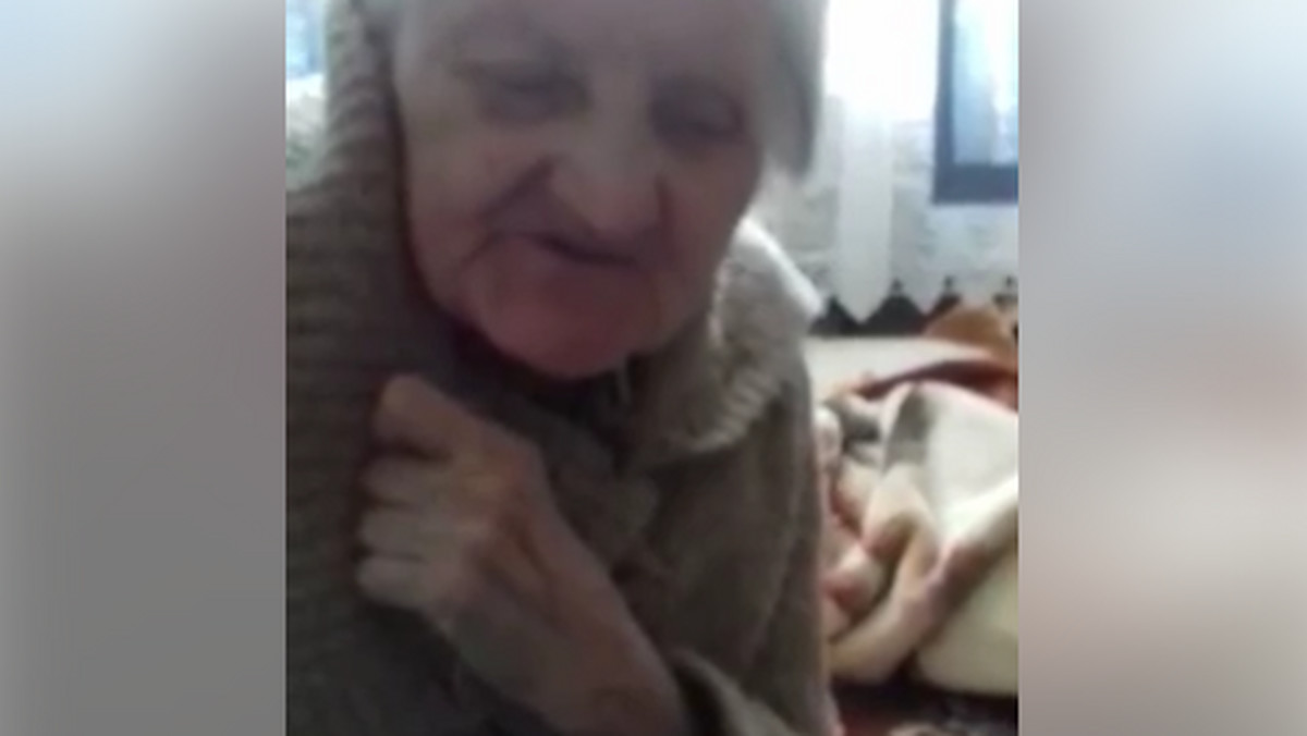 Pani Krysia ma 93 lata, jest niewidoma i bardzo słabo słyszy. Nie zrezygnowała jednak ze swojej pasji, którą jest poezja. Jej wiersz "Pies z plasteliny" chwyta za serca i wzrusza do łez.