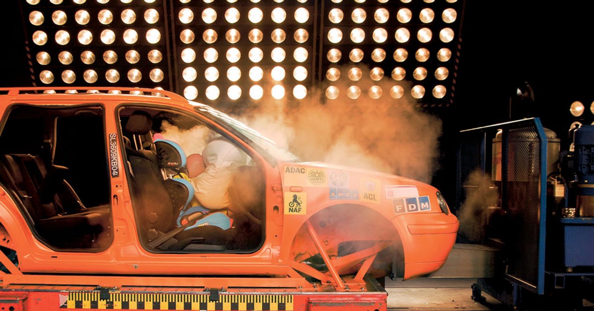 Dziecko w aucie z airbagami. Czy airbag jest groźny dla każdego dziecka?