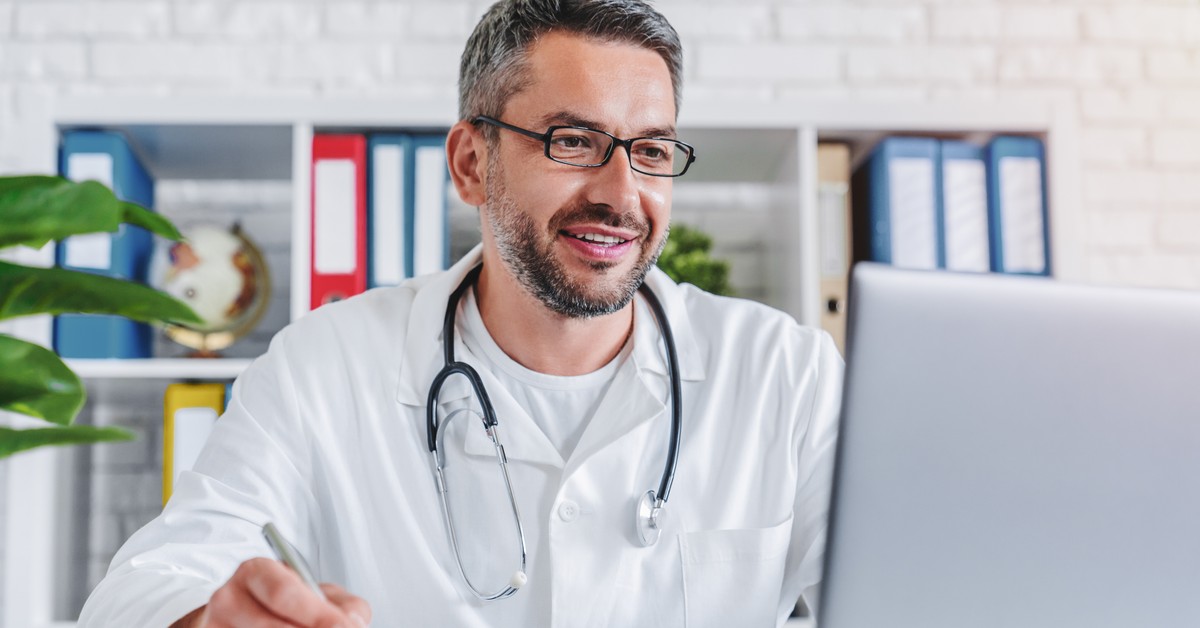 Lekarz biegły od wszystkiego – czyli czy dermatolog może oceniać chirurga