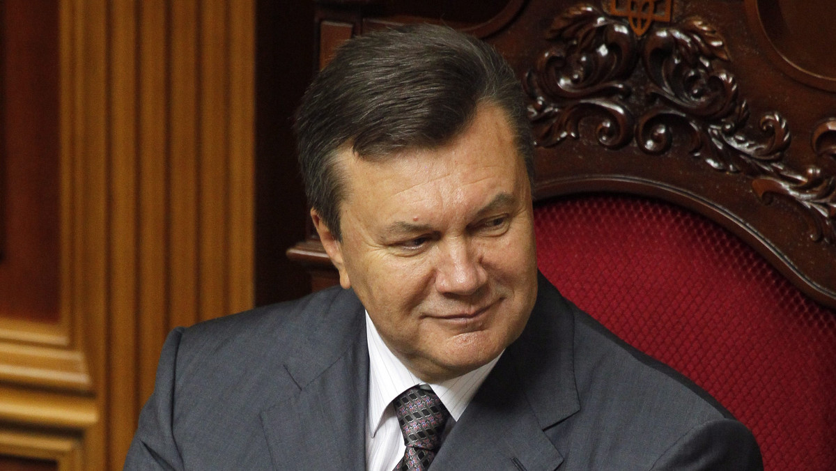 Prezydent Ukrainy Wiktor Janukowycz poparł w piątek ideę narodowego referendum w sprawie ulepszenia systemu politycznego. Uczynił to w posłaniu po decyzji Trybunału Konstytucyjnego, rozszerzającej uprawnienia prezydenta kosztem uprawnień parlamentu.