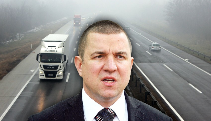"Ako dođe do zaustavljanja u zaustavnoj traci, najvažnije je skloniti se dalje i od vozila i od auto-puta", kaže Damir Okanović