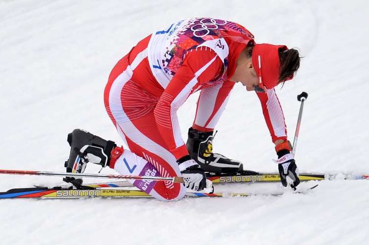 Norweżka Maiken Caspersen Falla zdobyła złoty medal olimpijski w sprincie techniką dowolną w biegach narciarskich. Srebro przypadło jej rodaczce Ingvild Flugstad Oesteberg, brąz wywalczyła Słowenka Vesna Fabjan.
Polki,<b> Sylwia Jaśkowiec i Agnieszka Szymańczak </b> odpadły w kwalifikacjach.
Norweżka Martin Bjoergen zakończyła start na półfinale.