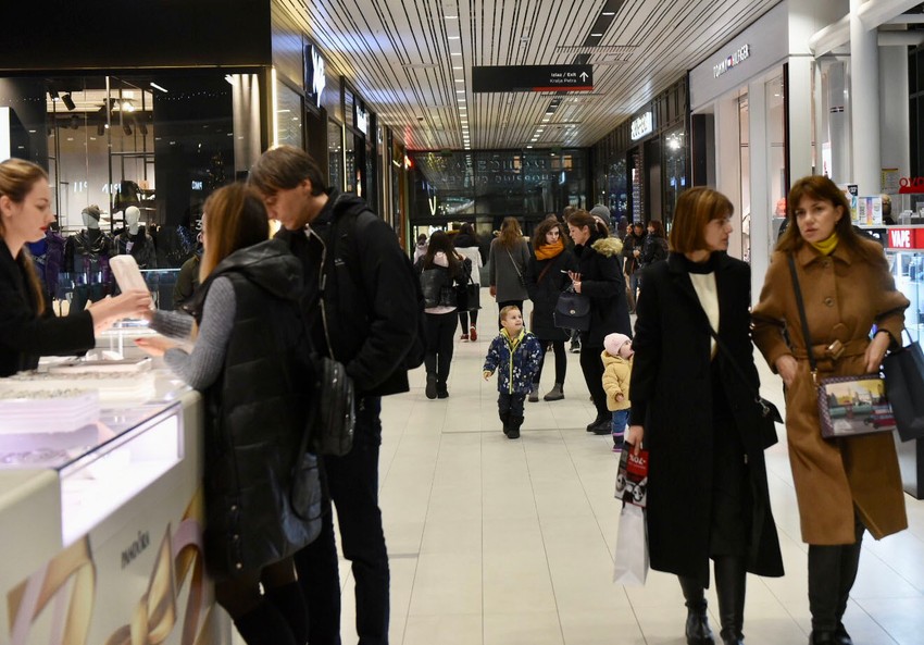 Tržni centri radiće uobičajeno