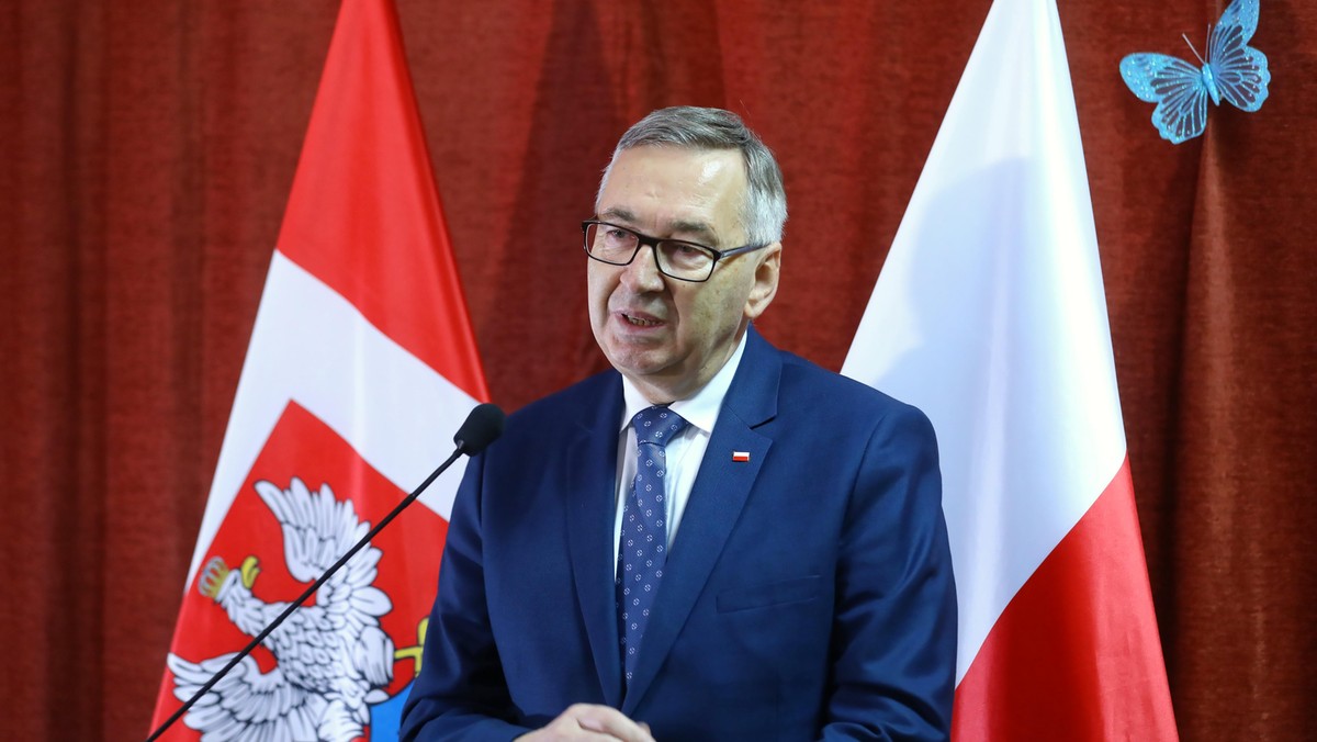 Wiceminister rodziny, pracy i polityki społecznej Stanisław Szwed nie wyklucza, że wkrótce może dojść do podwyżki świadczeń ze środków przeznaczonych na program "Rodzina 500 plus".