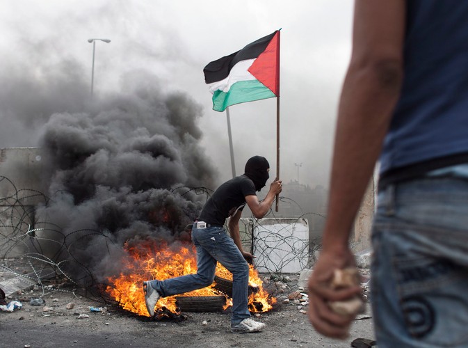 Palestyńczycy atakują jeden z izraelskich punktów kontrolnych w Ramallah